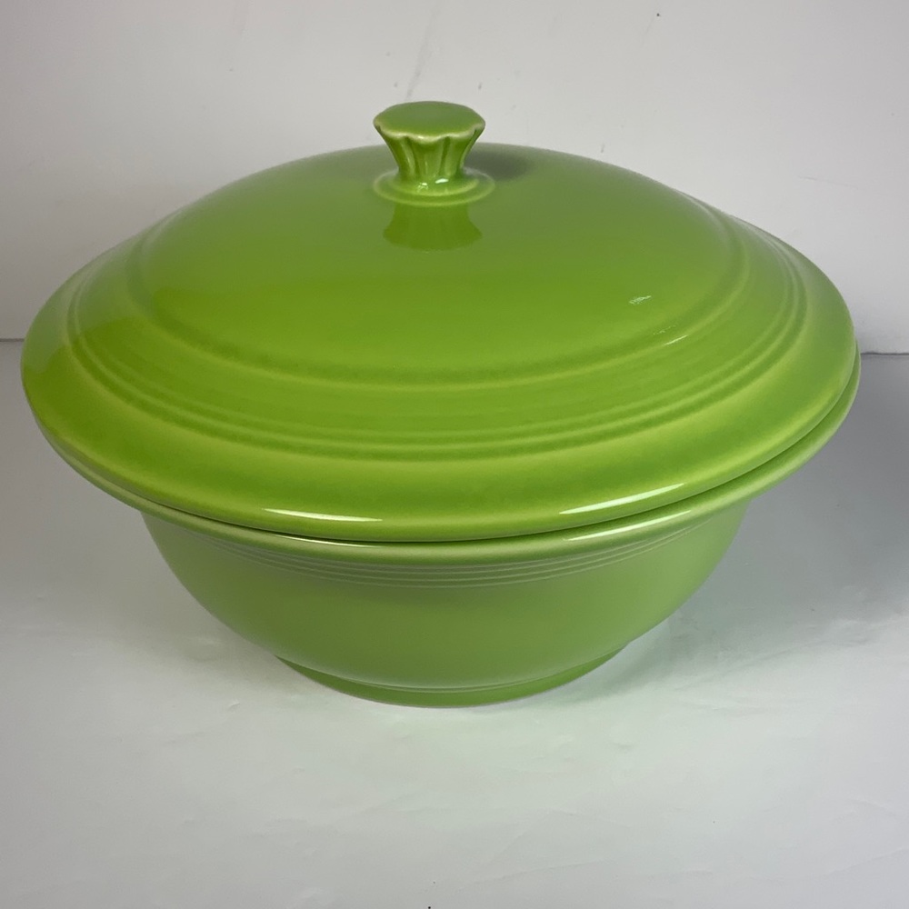 Fiesta Chartreuse Covered Casserole Fiestaware NOS 1st Quality USA - Picture 6 of 7